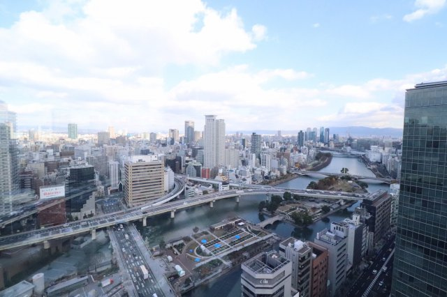 【物件からの眺望】30階、東北角住戸からの眺望です。中之島公園を見渡すビューが◎です！