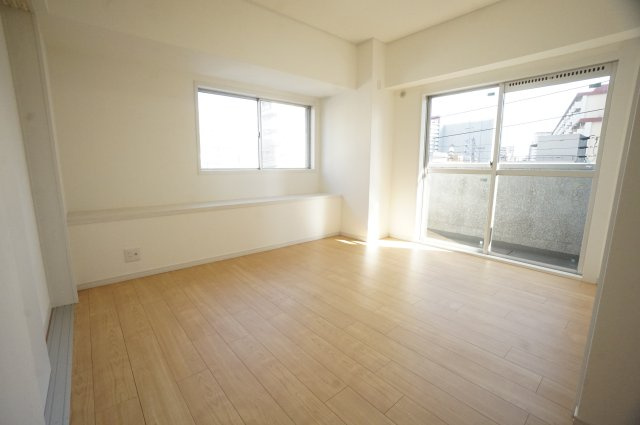 南東洋室別角度です。　7帖、収納付き、出窓あり