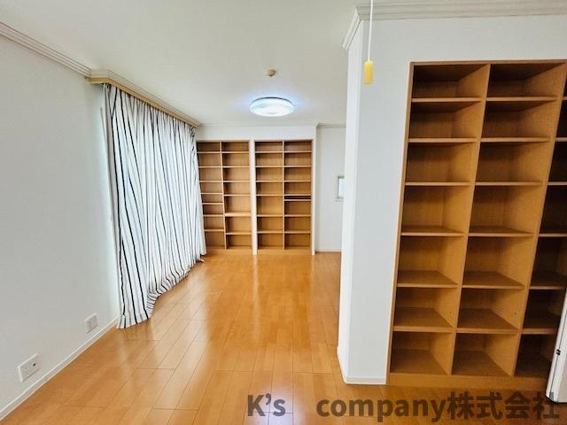 奥側にも収納が充実しています◇