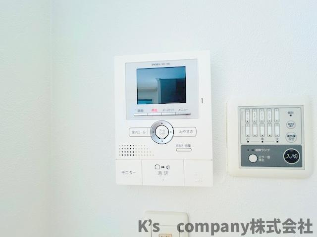 訪問者の顔が確認できるテレビモニター付きインターフォン☆