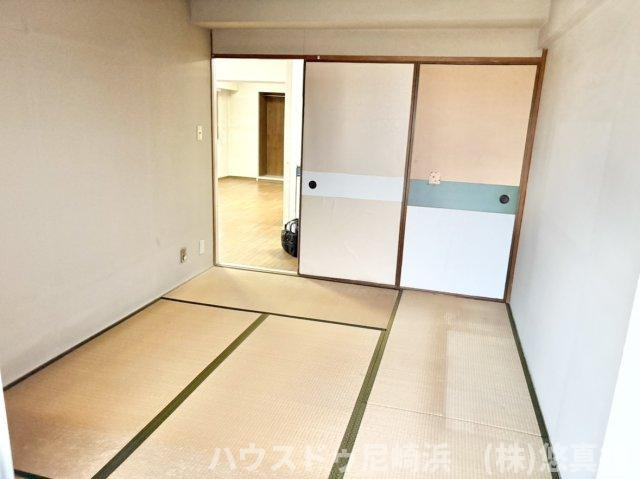 ■リビングの続き間の為、急な来客時やお子様の遊び場として◎家族の寛ぎの場所に！