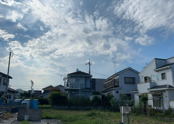 土地の地勢が高台の場合、景色を綺麗にみることができ、景色にこだわってお家探ししている方におすすめです！また平坦地よりも風通しがいいというメリットがあります。デメリットもあるので是非現地でご確認下さい。