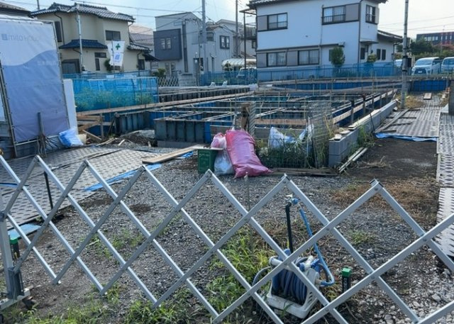 家族でのBBQを行うのであれば3坪程度の広さがあればよいでしょう。ガーデニングや家庭菜園を楽しむ際は、手入れが行き届く範囲にすると安心です。また、庭のある方角や接道が気になる方は事前に確認しましょう。