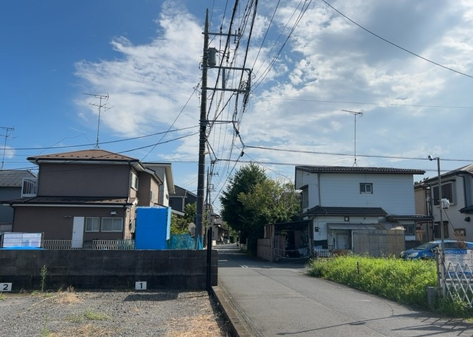 桜や紅葉の名所に出かける人は多いと思いますが、家にいながら季節の移ろいを感じる生活を送りませんか？リビングや窓から見える景色が生活を彩るワンポイントに！現地から見える景色を堪能してみては如何でしょう。