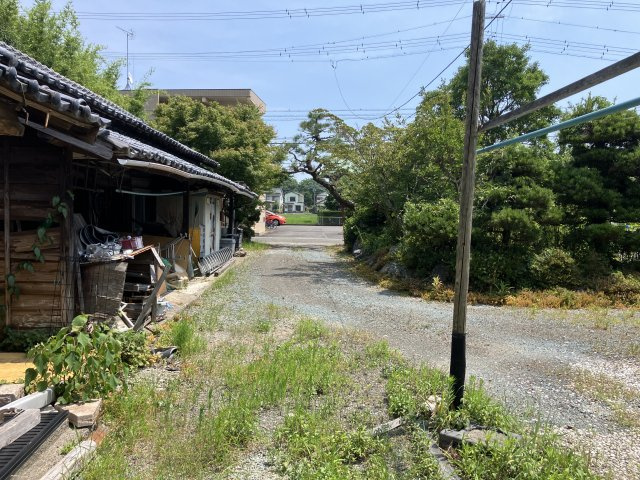 敷地が広く、駐車場や趣味に使うことができます