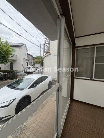玄関から続くポーチは、雨や日差しから守ります◎