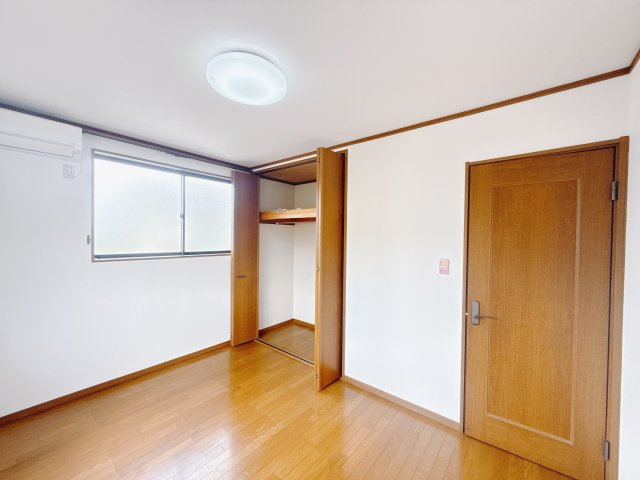 ■2階洋室｜お子様の成長に伴い、子ども部屋という空間は寝る場所、勉強する場所、遊ぶ場所だけでなく子どもたちが将来自立していく為の重要な役割を果たします。
