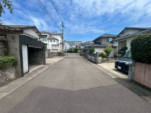 幅員も広く、駐車も楽