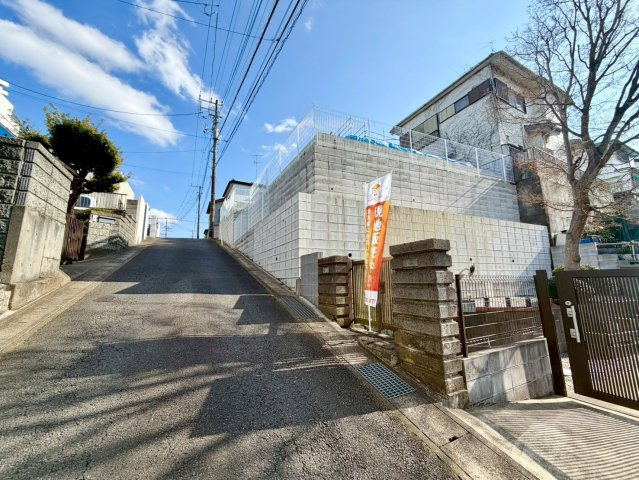 前面道路含む現地写真です