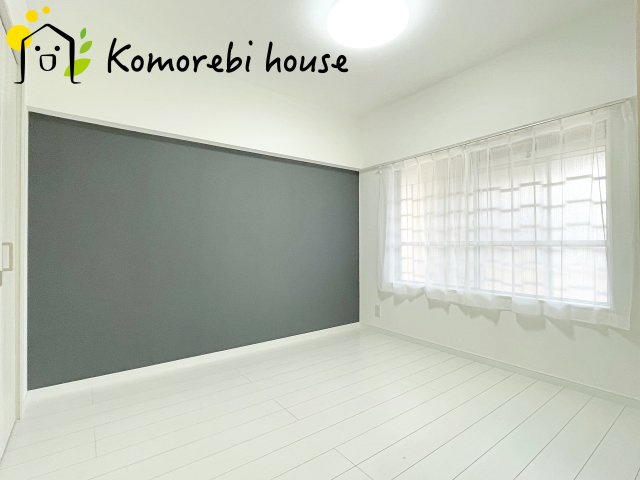 落ち着いた色調の洋室です