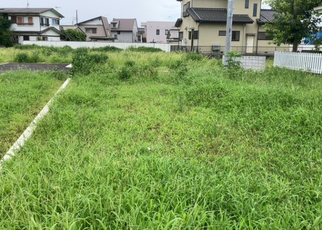 土地の形が極端に長細かったり、狭小地、あるいは道路との高低差がある傾斜地だった場合、後々売ろうとしても買い手がつかない場合もあります。後々、売却することになった時に価値の下がらない土地を選びましょう。
