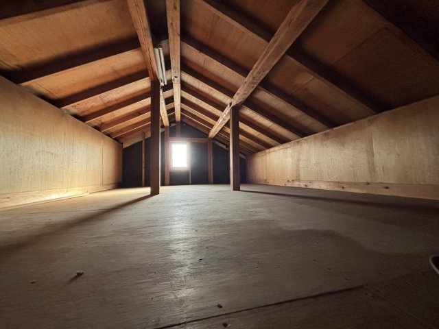 屋根裏収納