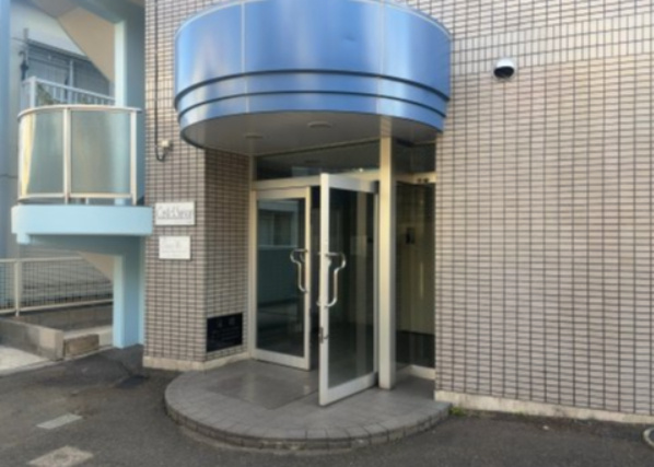 マンションのエントランスには、もともと風よけや防犯の役割がありますが、マンションによって宅配ボックスなどの設備が備わっている所もあります。日々の生活をイメージしながら生活しやすさをチェックしましょう。