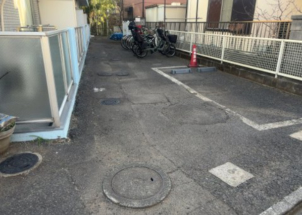 共用部分は、一棟の建物に住む区分所有者全員が共同で所有するとし、共用部分の管理、補修などは、区分所有者で形成される管理組合が行います。個人の判断で勝手に変更することはできませんので覚えておきましょう。