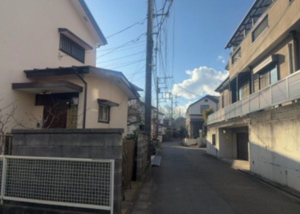 眺望の良さを楽しめるダイニングキッチンで家族団らんの時間を過ごしてはいかがでしょうか。バルコニーから見える景色を家族で眺める時間は、時間が経つのを忘れてしまいそうですね。是非、現地を見に行きましょう！