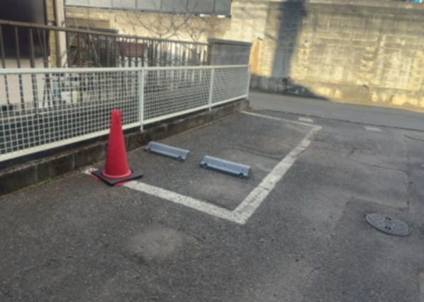 駐車場と明記されていても、最小スペースでつくられた駐車場だと大型車は駐車できなかったり、出入りしにくくなったりする可能性があります。お車のサイズと購入したい物件の駐車場のサイズを現地で確認しましょう。