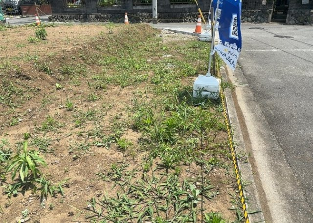 土地の形が極端に長細かったり、狭小地、あるいは道路との高低差がある傾斜地だった場合、後々売ろうとしても買い手がつかない場合もあります。後々、売却することになった時に価値の下がらない土地を選びましょう。