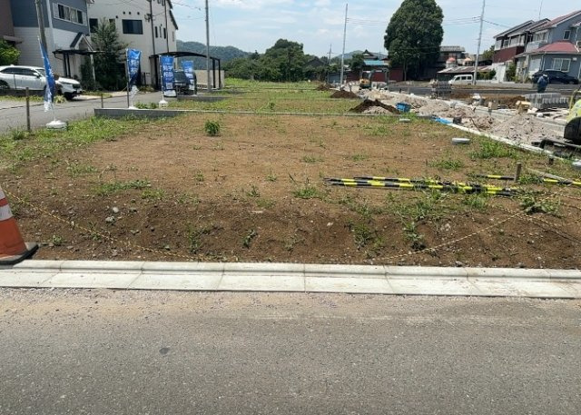 隣家の土地はどうなっているのか、生活利便施設が近くにあるのか、学校まで近いかなど、お客様のライフスタイルにあわせたイメージが重要です。また、近くにあると困る施設が近くにないかも確認するといいでしょう。