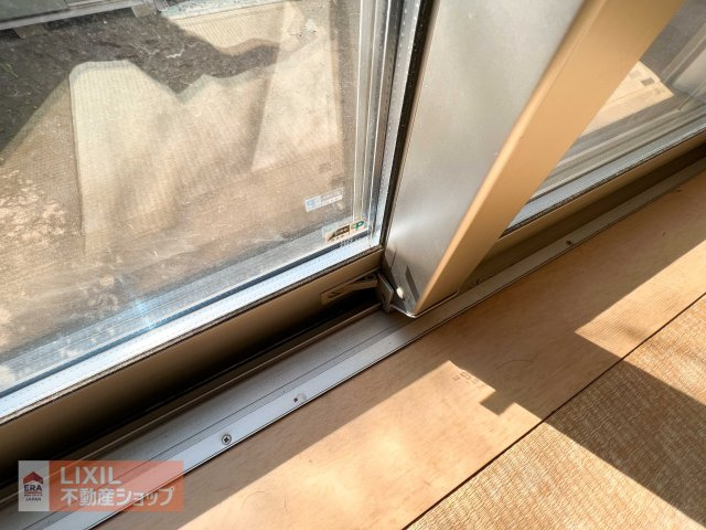 窓の二重ロックで防犯対策