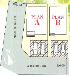 ゆとりある敷地設計。駐車スペースや庭もバランスよく配置されています。