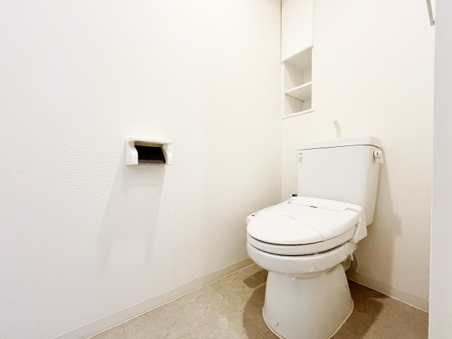 今では欠かせない温水洗浄便座です。