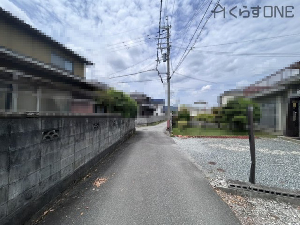 【姫路市香寺町溝口／売土地の前面道路含む現地写真】