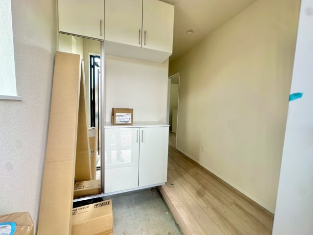 落ち着いた玄関です。収納も多くございます。