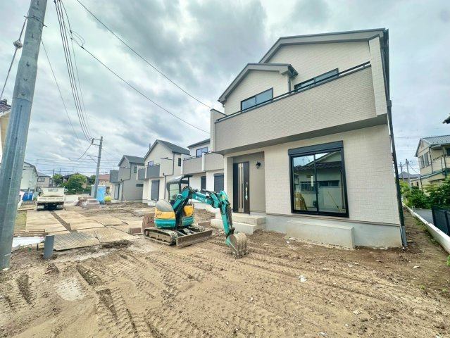 全9棟の分譲住宅で、4LDK+WIC+カースペース2台可能です。「吉川美南」駅まで徒歩約21分になります。ぜひ現地をご覧ください♪