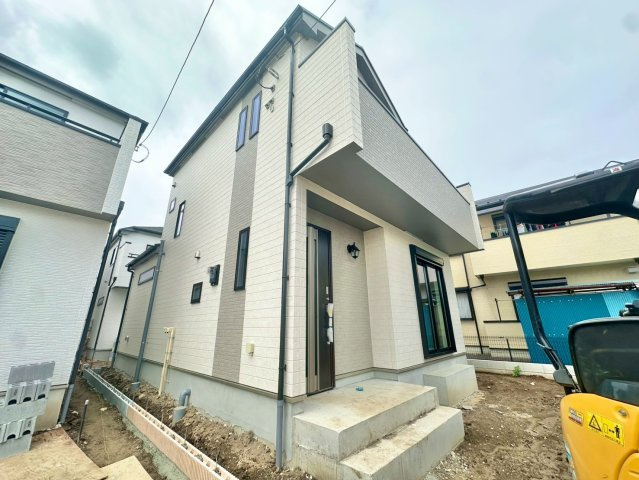 全9棟の分譲住宅で、4LDK+WIC+カースペース2台可能です。「吉川美南」駅まで徒歩約21分になります。ぜひ現地をご覧ください♪