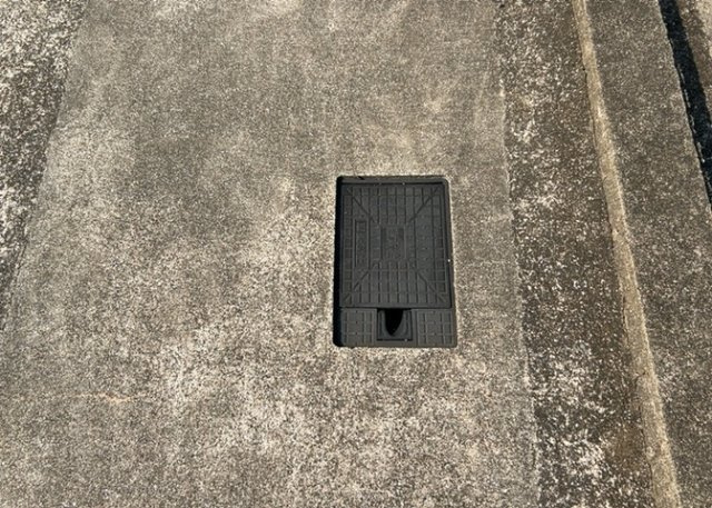 敷地内に散水栓や立水栓があると便利です。水道水を直接利用できるため、水を運ぶ手間を省くことが出来ます。大量の水を必要とする洗車作業や清掃などに役立ちます。その他設備とあわせて、現地でご確認ください。