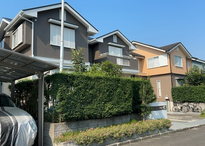 東側道路の場合は居室を南向きに設計しやすいため、朝日が入りやすいというメリットがあります。一方、西側道路も東側同様に居室を南向きに設計しやすいのですが、住宅地だと朝日が入りにくいという弱点があります。