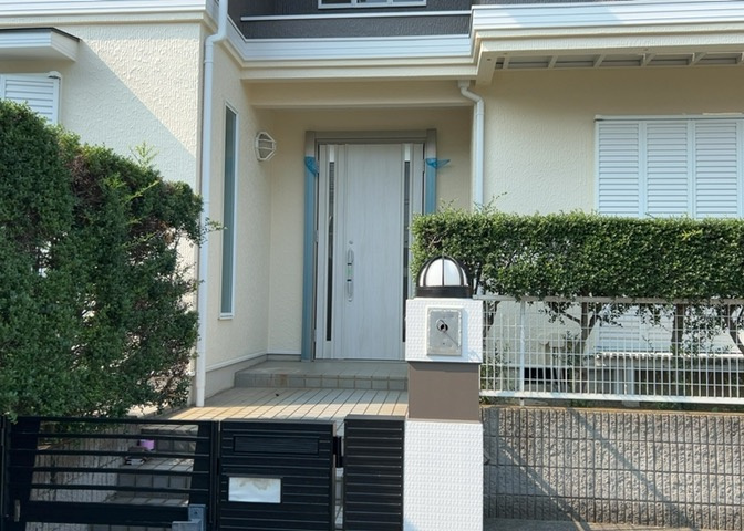 玄関は家の顔と言っても過言ではありません。現地を見学する際は玄関の広さや全体のバランスなどを見てみるといいでしょう。一般的なアプローチのしやすさだけではなく、お年寄りにも優しい設計のものだと安心です。