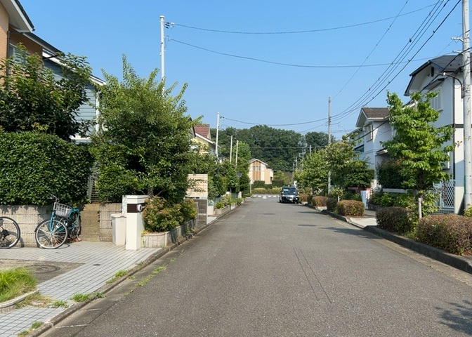 桜や紅葉の名所に出かける人は多いと思いますが、家にいながら季節の移ろいを感じる生活を送りませんか？リビングや窓から見える景色が生活を彩るワンポイントに！現地から見える景色を堪能してみては如何でしょう。