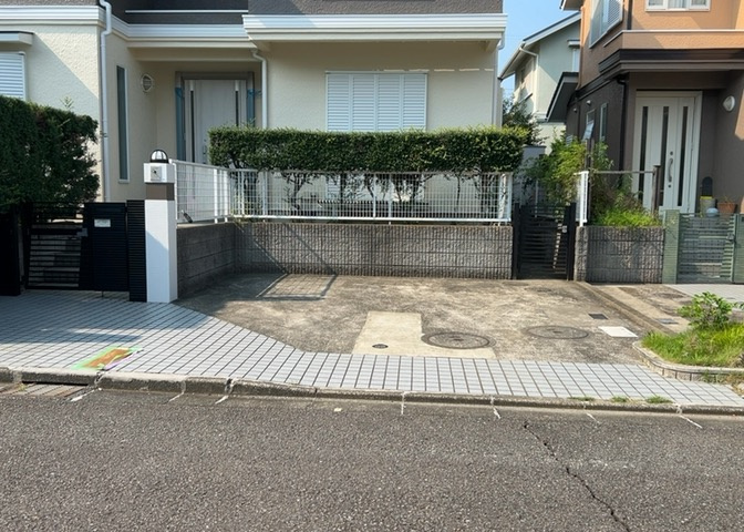 駐車場と明記されていても、最小スペースでつくられた駐車場だと大型車は駐車できなかったり、出入りしにくくなったりする可能性があります。お車のサイズと購入したい物件の駐車場のサイズを現地で確認しましょう。