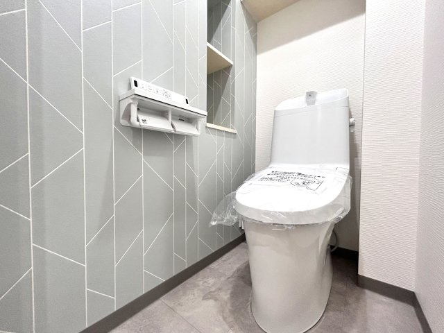 ☆Rest　Room☆　　　清潔感のある空間。温水洗浄便座付きで快適です。《当社仕様施工例》　