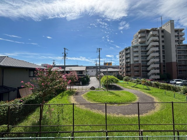 前面公園もあり眺望良好です♪