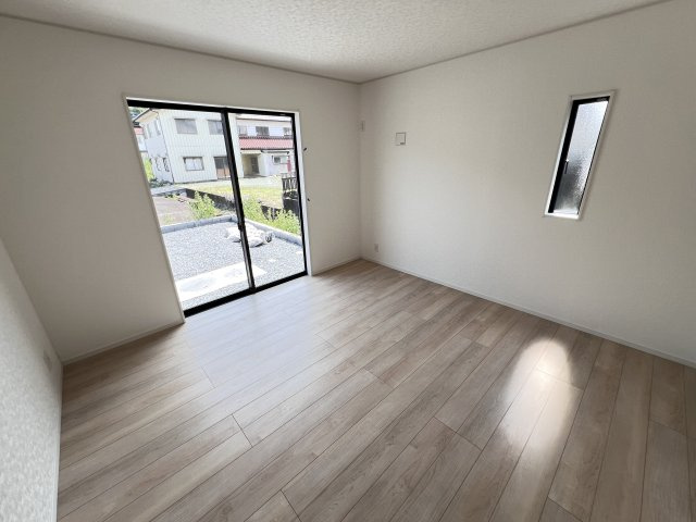 　日当たりと風通しの良い二面採光♪      　     　     　     　     　 　     　     　