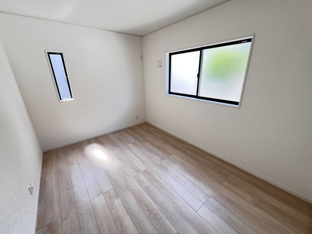 　8帖の主寝室はゆったりと過ごせます。　　