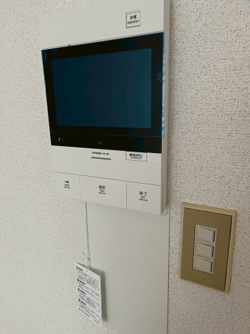 モニター付きインターフォン　オートロックの開錠もこちらでできます。