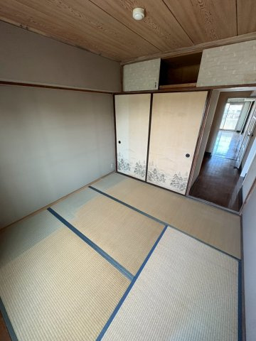 北側和室も押入と天袋で沢山収納可能