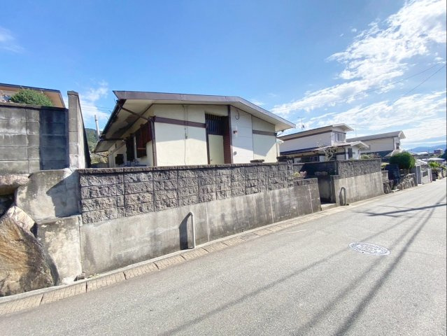 《オーナーチェンジ物件》前面道路含む現地写真です！