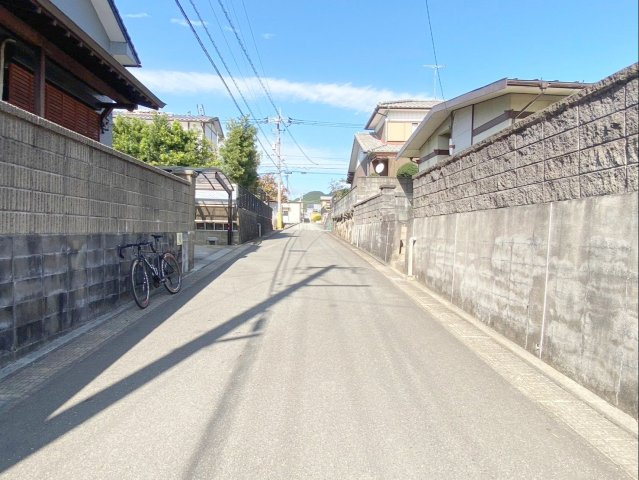 《オーナーチェンジ物件》前面道路の様子です！