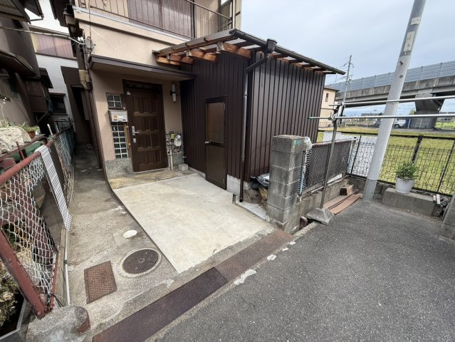 前面道路含む現地写真です