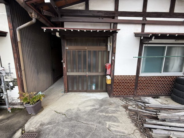 【12/8新規　戸建　高山市西之一色町　500万の玄関】