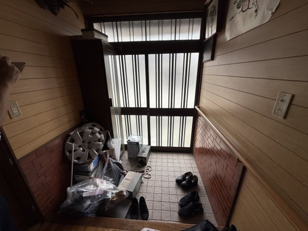 【12/8新規　戸建　高山市西之一色町　500万の玄関】