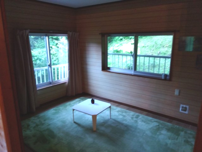 二面採光なので日差しがたっぷり入ります。また風通しが良く解放感もあります。