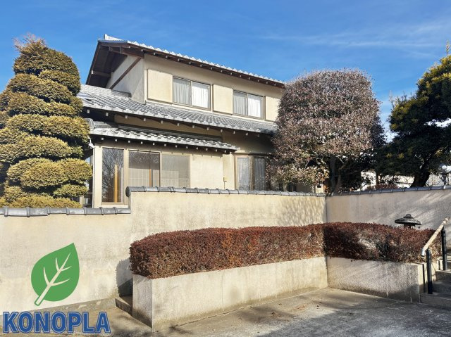 ■外観｜広いオウチで伸び伸びと…！そんな願いが叶う160坪以上の敷地、3台駐車可能です♪