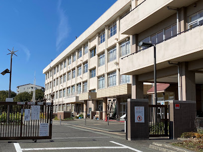 市立落合中学校まで徒歩6分