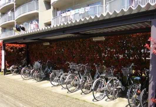 屋根付き駐輪場なので雨風による劣化も防ぎます！