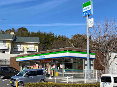 ファミリーマート多摩落合二丁目店まで徒歩6分